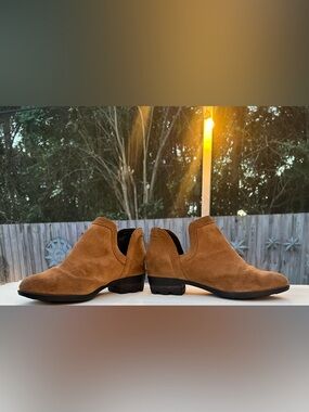 Sorel Golden Tan Ankle Bootie EUC Nubuck Suede Water Resistant 8.5 Lolla